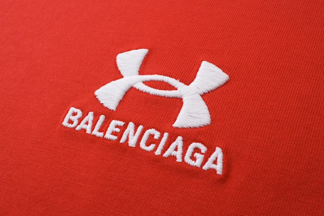 【 . Quality】BALENCI*GA/ Under Armour T # SS 24 New Arrival。 ， 。 。 ZP 。 260 ， . ， 。 。Classic LOGO ， ， ， 。 . 。 OS . Same Style ：BL 223372 ：Black，Red， Size：XS S M L